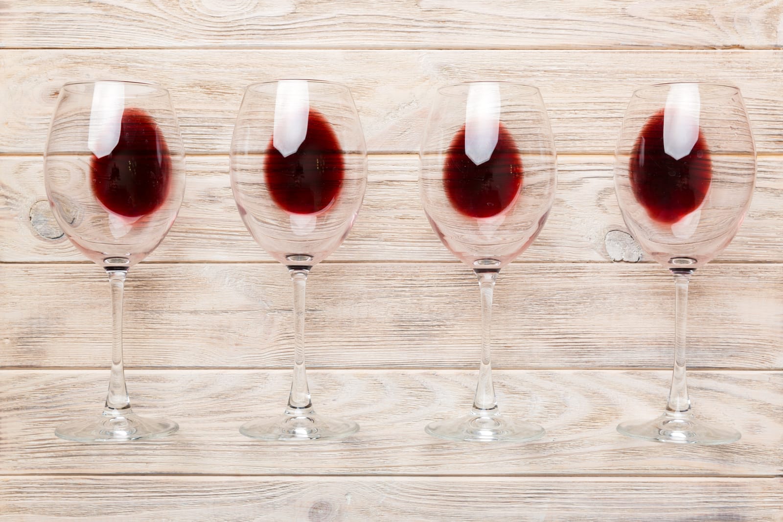 Jak wybrać odpowiednie wino: 8 wskazówek, które sprawią, że Twoje następne zamówienie będzie sukcesem